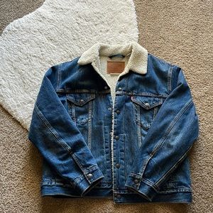 Levi’s Men’s vintage fit Sherpa trucker jacket in dark wash